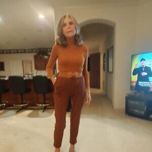 Casual Womens Sweater and Pants Outfit
